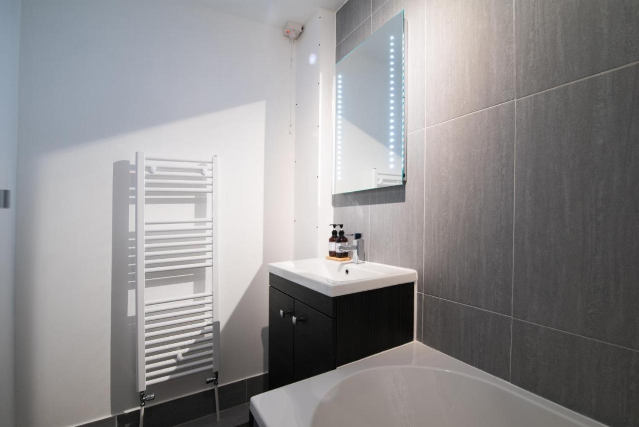 Immaculate 3 Bed House - Stunning Balcony Views Apartment Matlock  Exterior photo